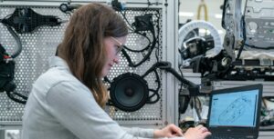 Corfo incentiva la contratación de profesionales y técnicos/as altamente calificados para que más empresas innoven en Chile