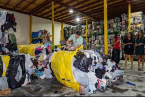 Moda sostenible se toma el desierto con creatividad y conciencia ambiental