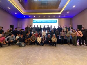 Arica y Parinacota: Compartieron conocimientos y experiencias en torno a la instalación de invernaderos